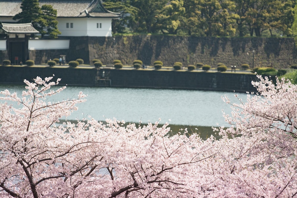 Shangri La Tokyo 70/74