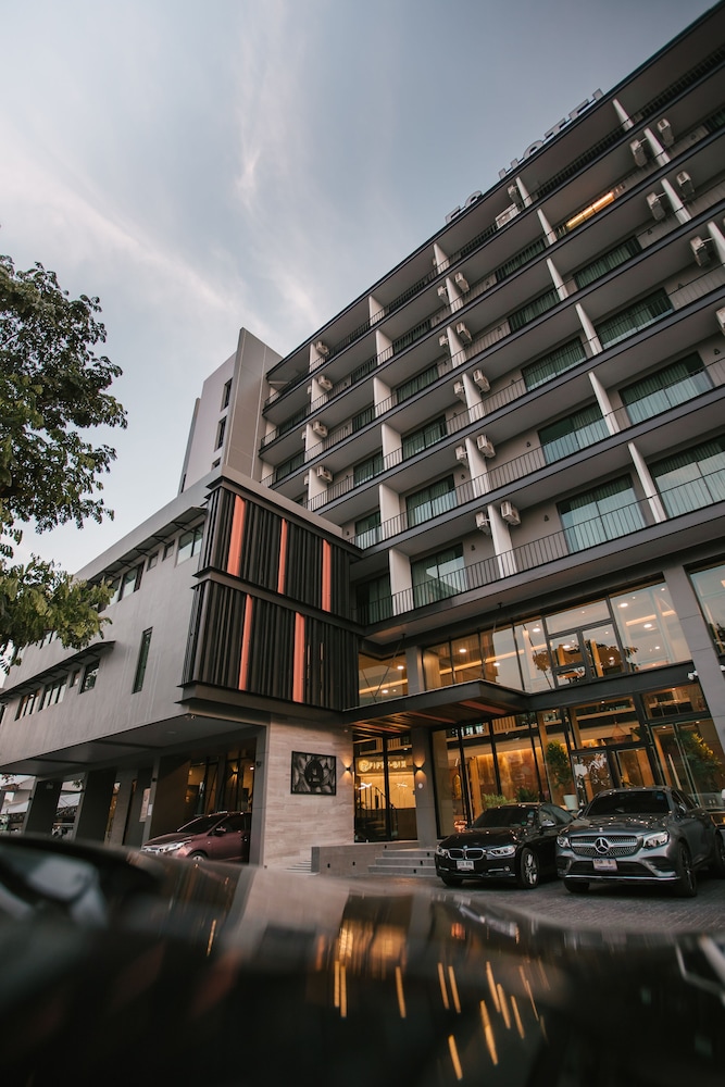 56 Hotel 1/50