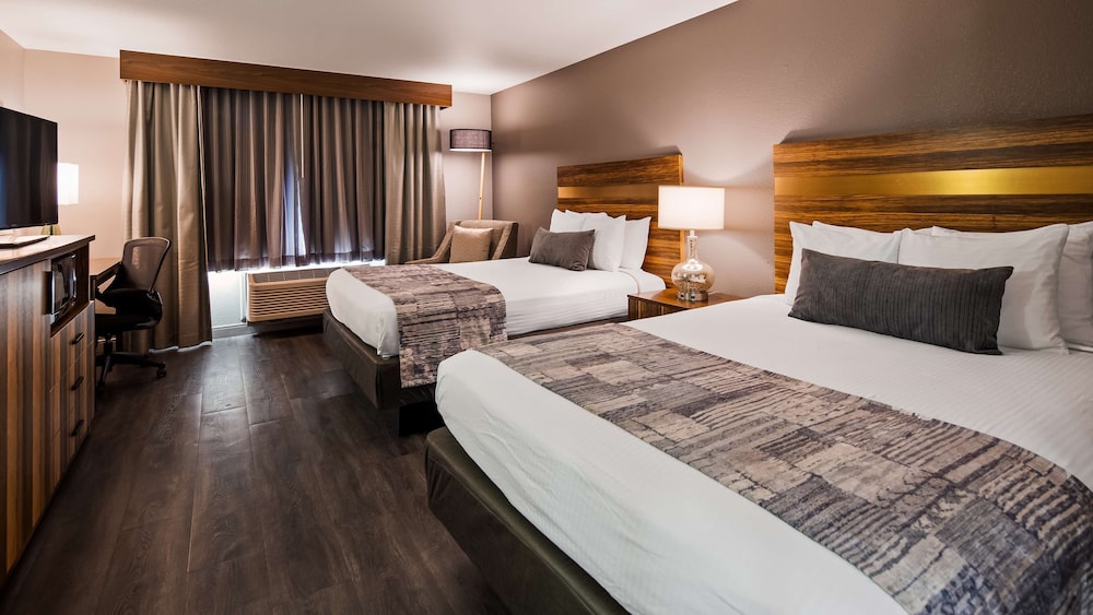 Best Western Cedar Inn & Suites 9/36