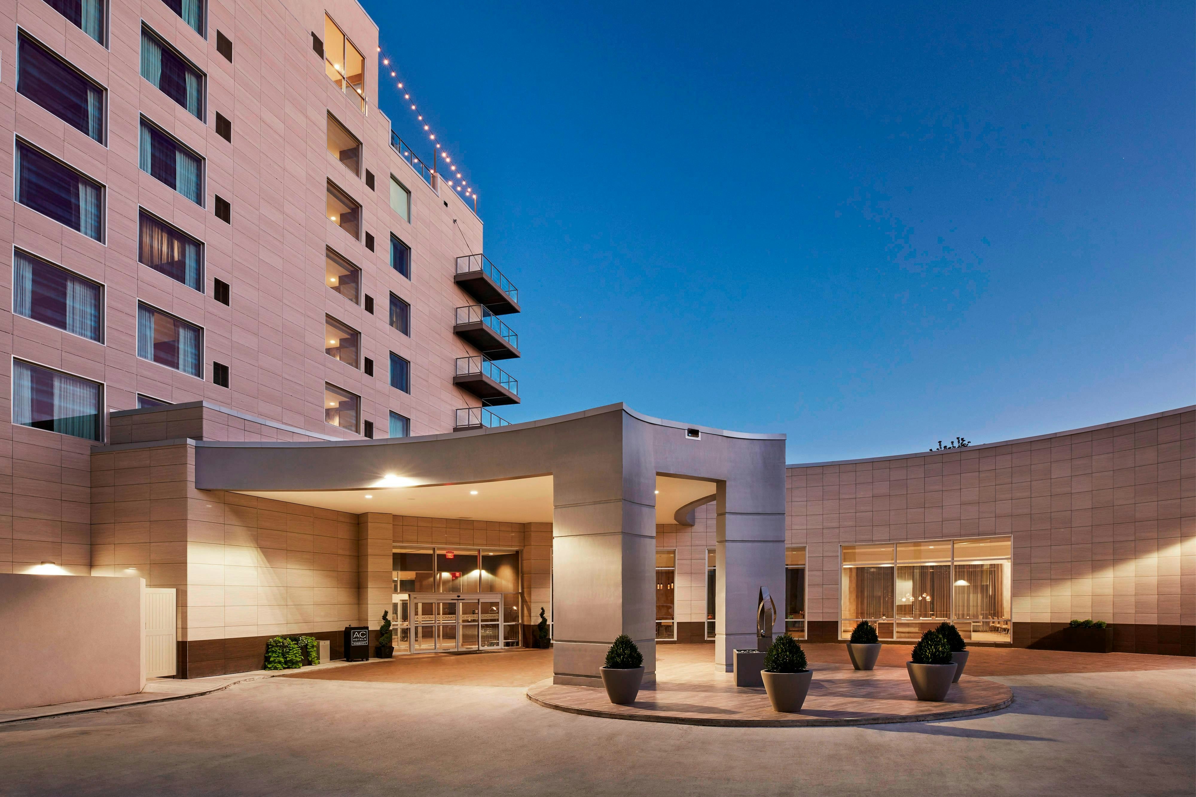 AC HOTEL CINCINNATI AT THE BANKS 2/55