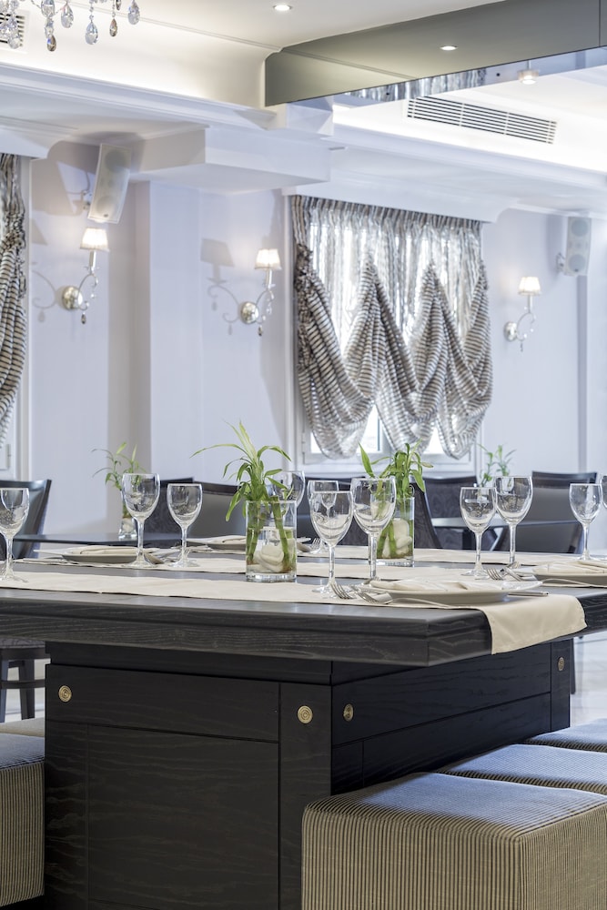 Ava Hotel Suites 32/39