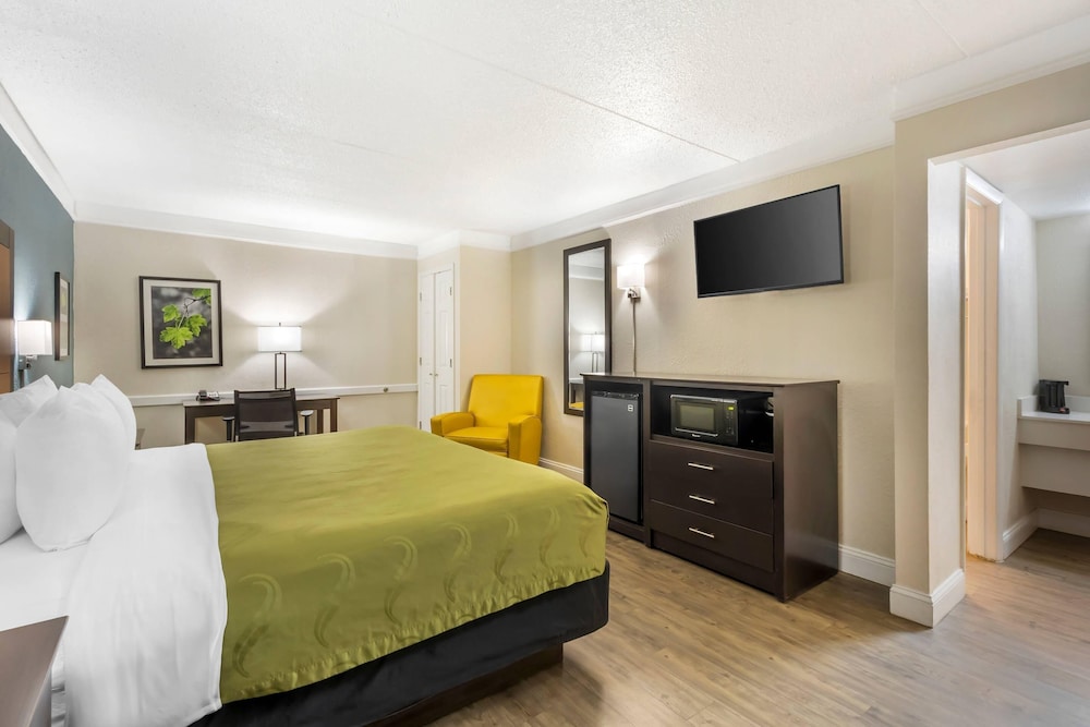 Quality Inn & Suites North Charleston Ashley Phosphate 17/50