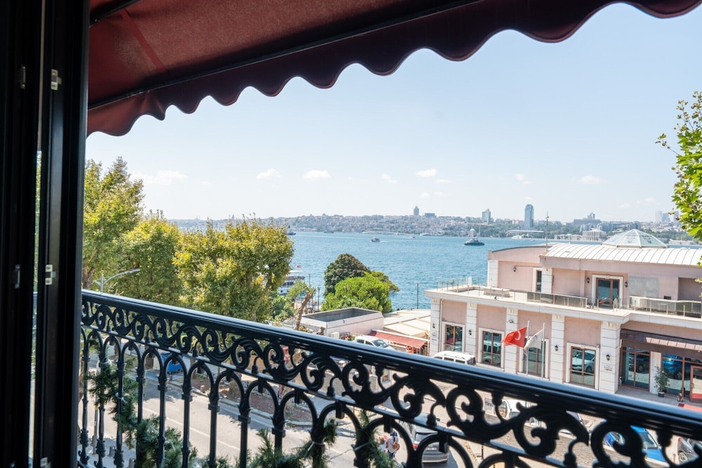 216 Bosphorus Suite 4/50