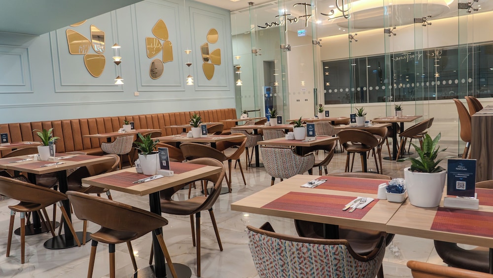 Paseo La Galeria Hotel & Suites 33/49