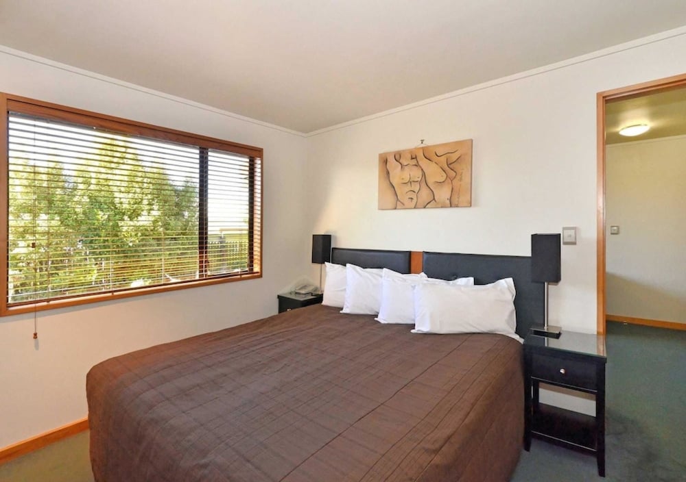 The Marlborough Riverside Hotel 12/48