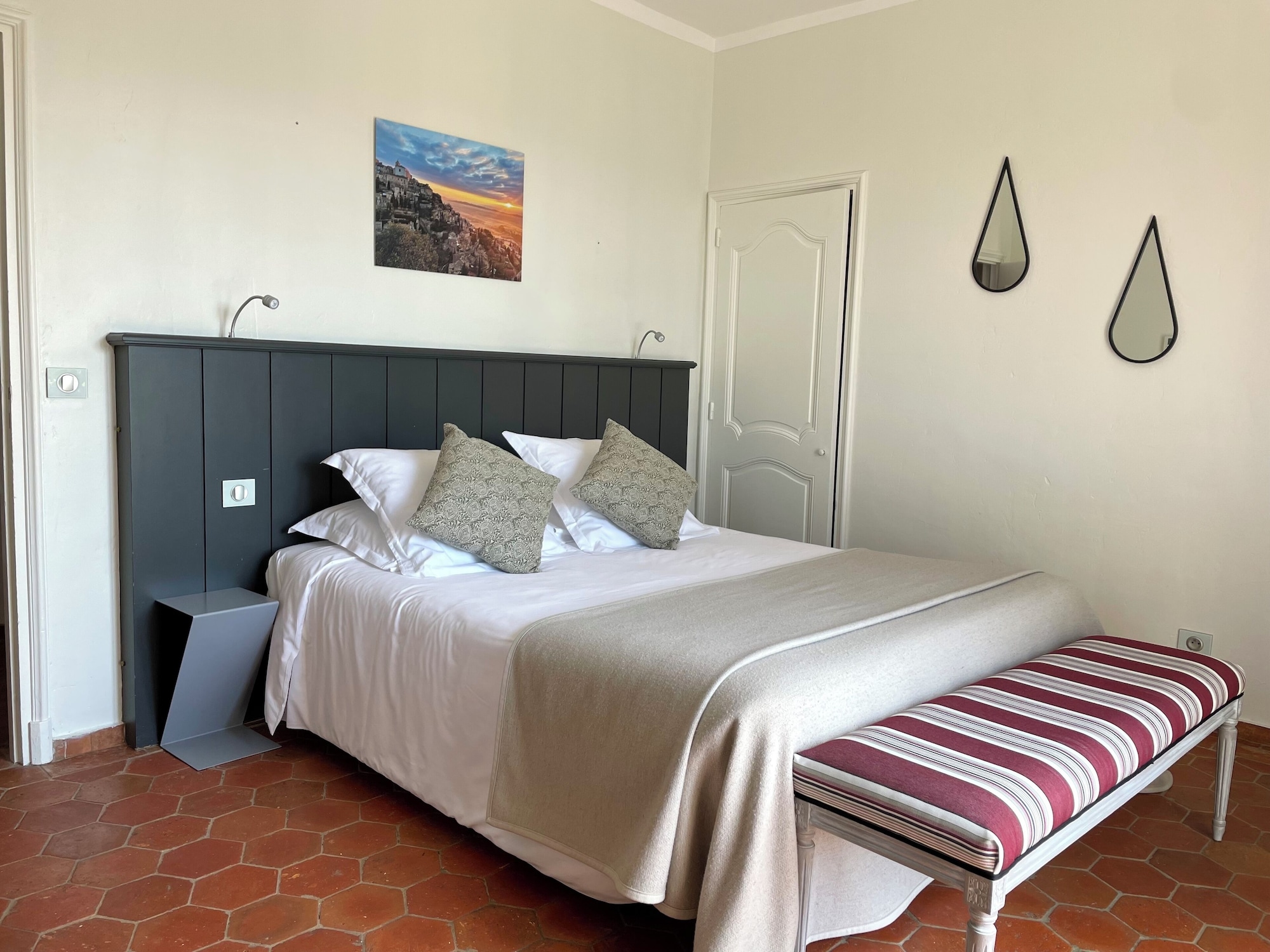 Superior, Queen Bed, Garden Area