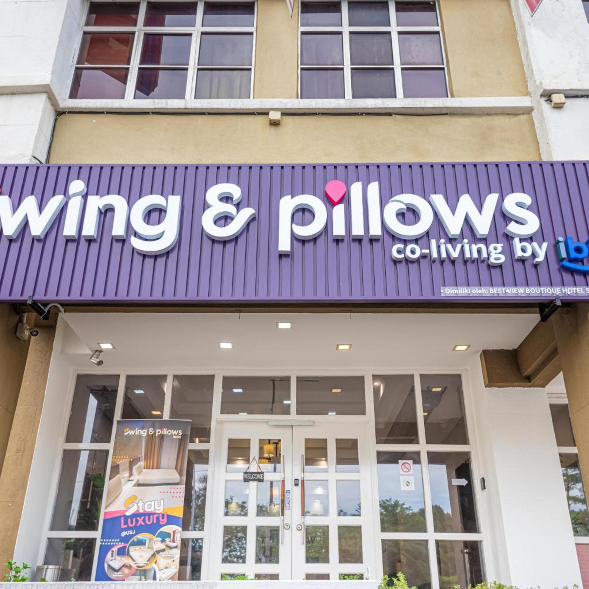 Swing & Pillows at USJ Taipan