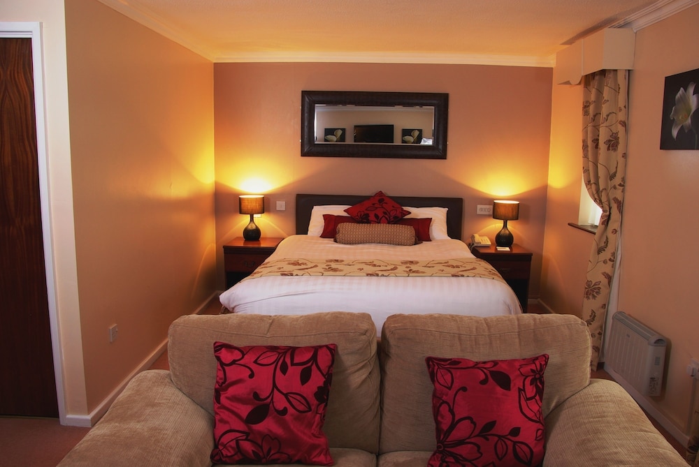Beaufort Park Hotel 9/41