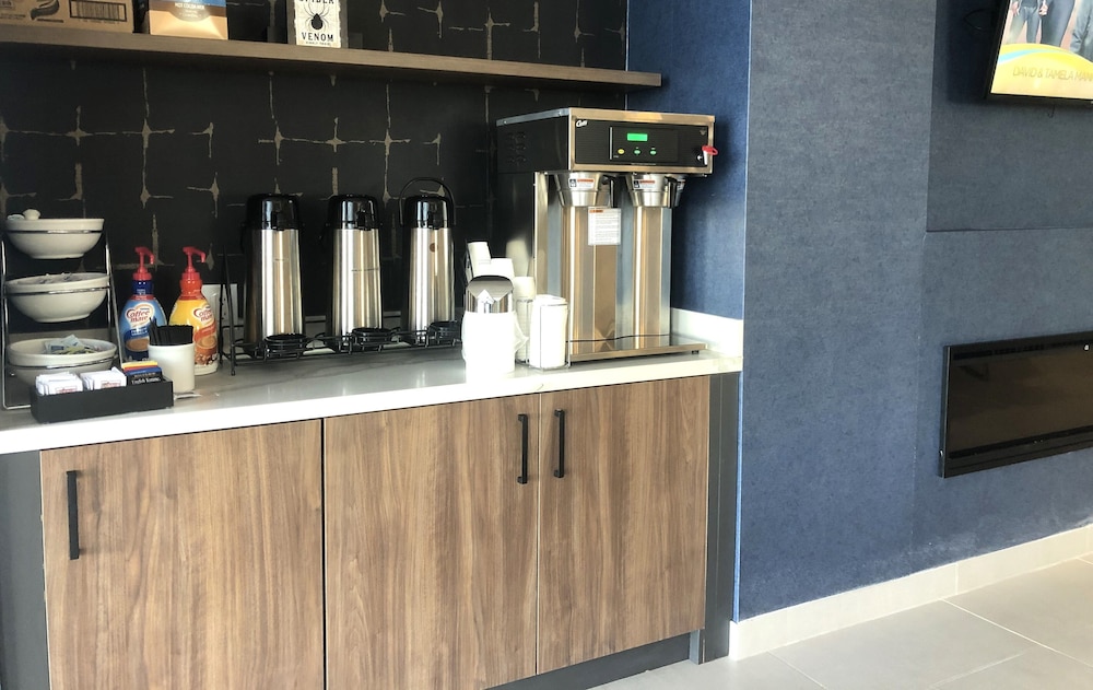 La Quinta Inn & Suites by Wyndham Denver Parker 21/50