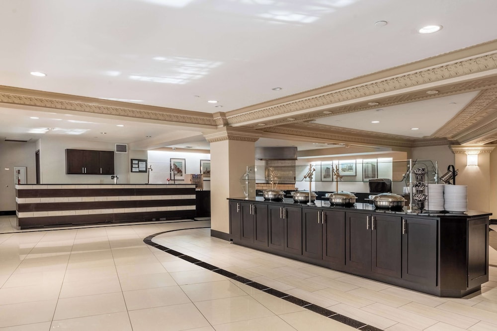 Drury Plaza Hotel Broadview Wichita 6/50