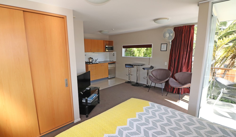 Sumner Bay Motel And Apartments 20/63