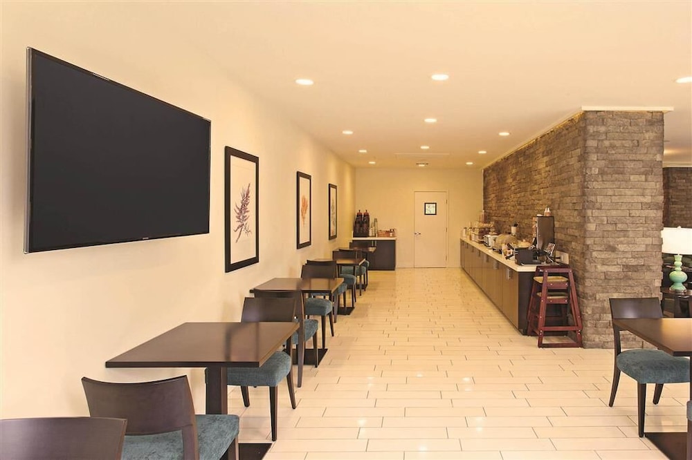 Courtyard by Marriott Santa Barbara Downtown 15/16
