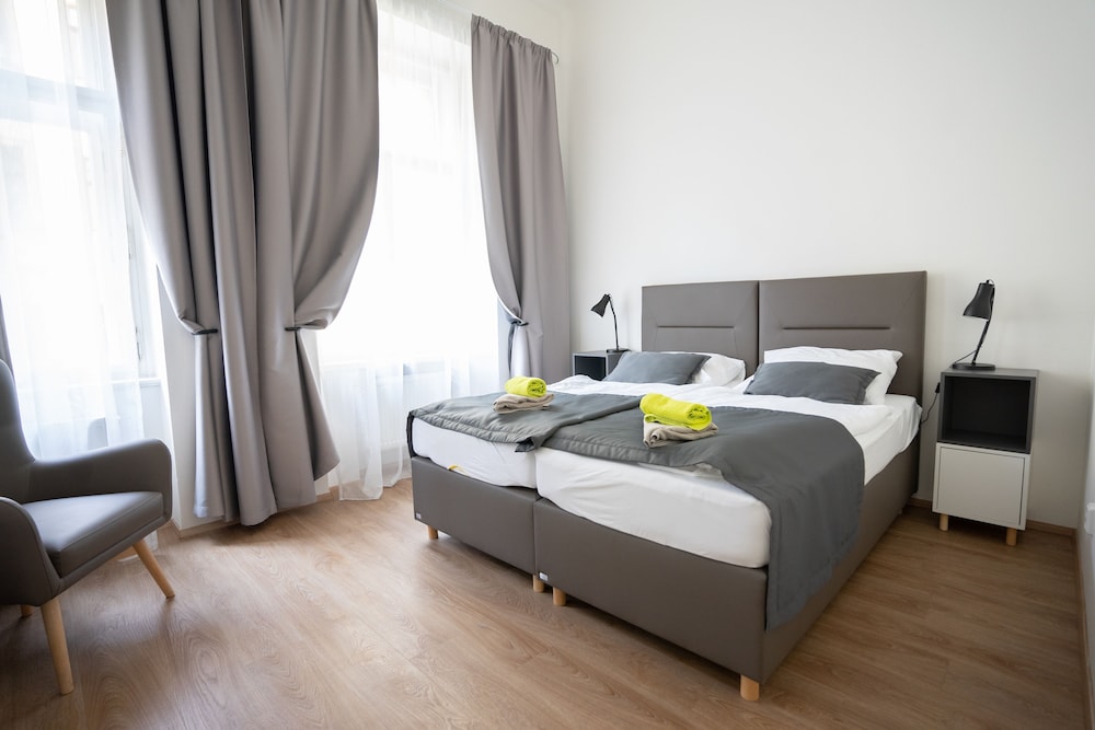 1 BEDROOM, SUPERIOR, APARTMENT, KITCHENETTE