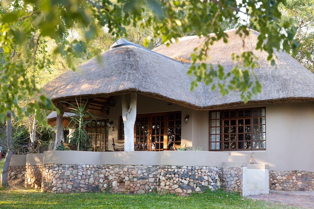 Milima Big 5 Safari Lodge 2/50