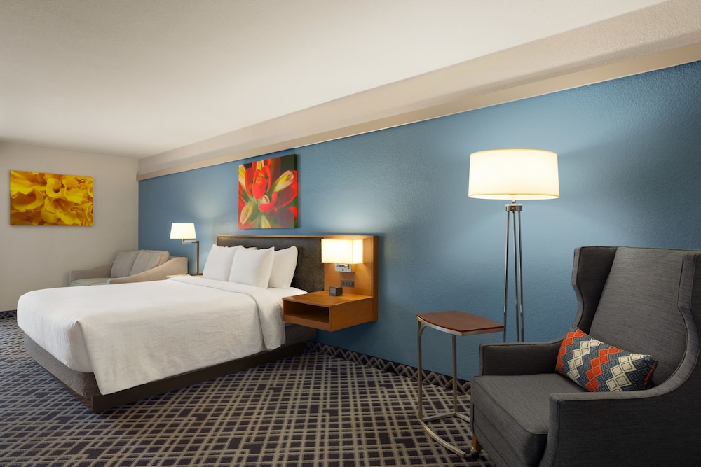 Hilton Garden Inn Dallas/Market Center 11/53