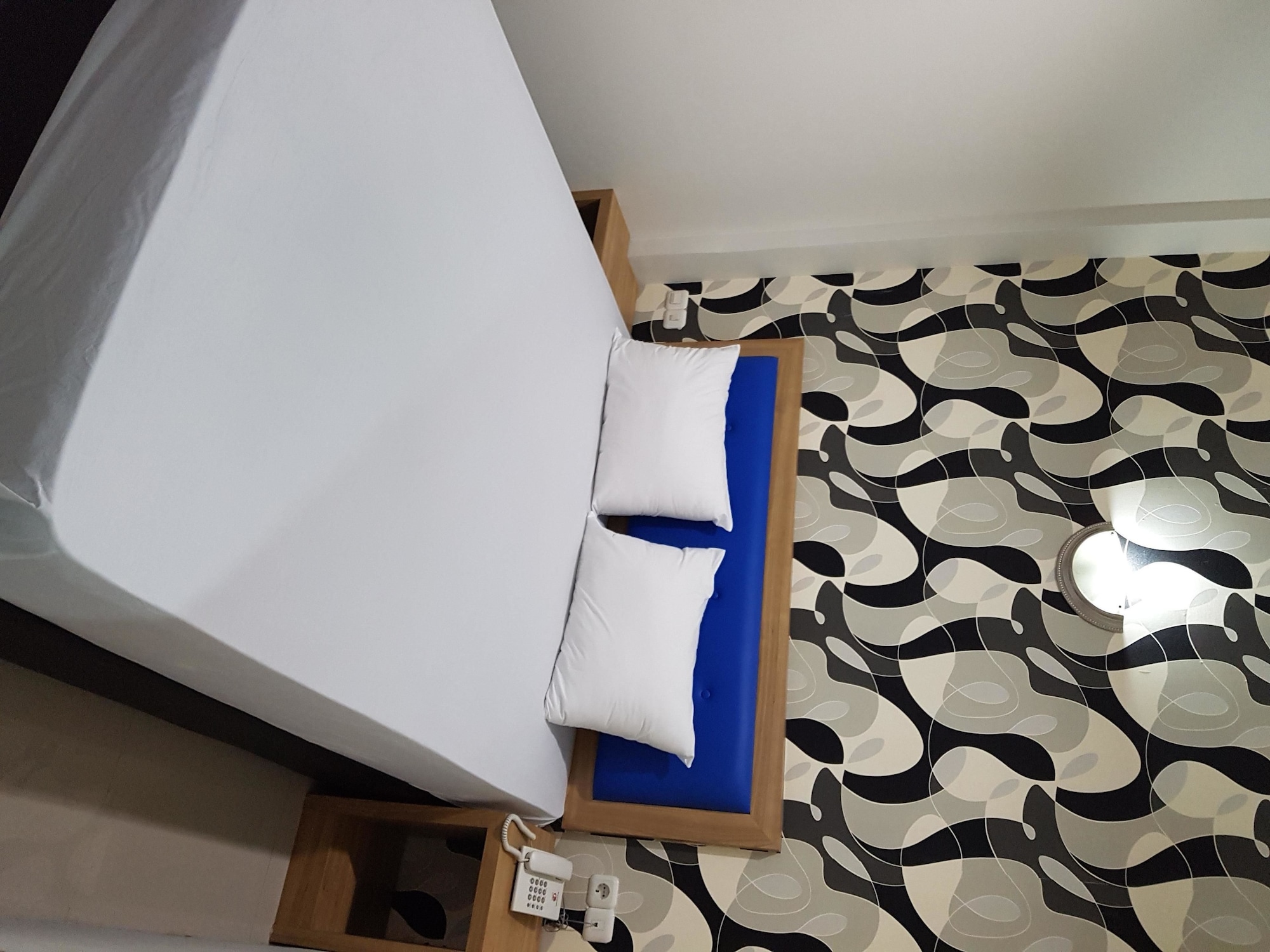 DELUXE, DOUBLE BED