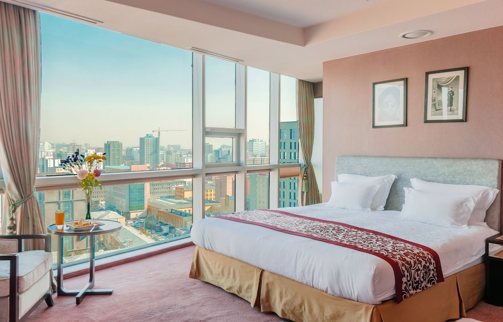 Blue Sky Hotel Tower 11/80