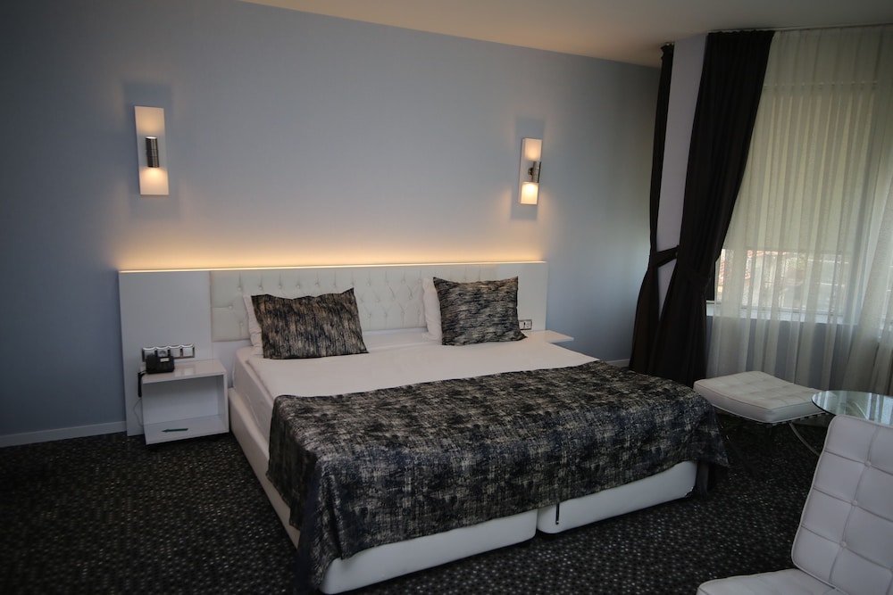 Grand Nora Hotel 11/49