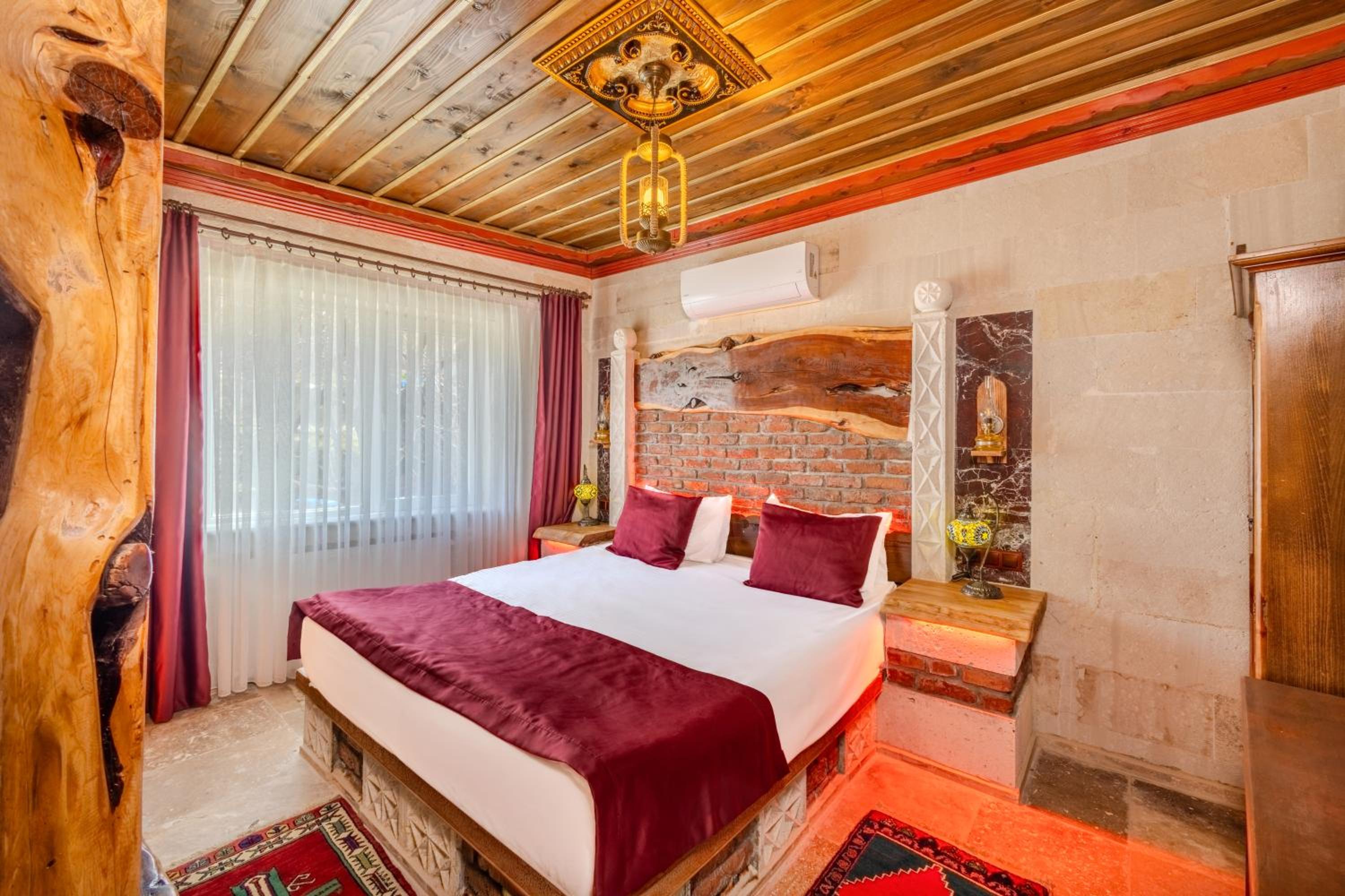 Cave, Double Bed