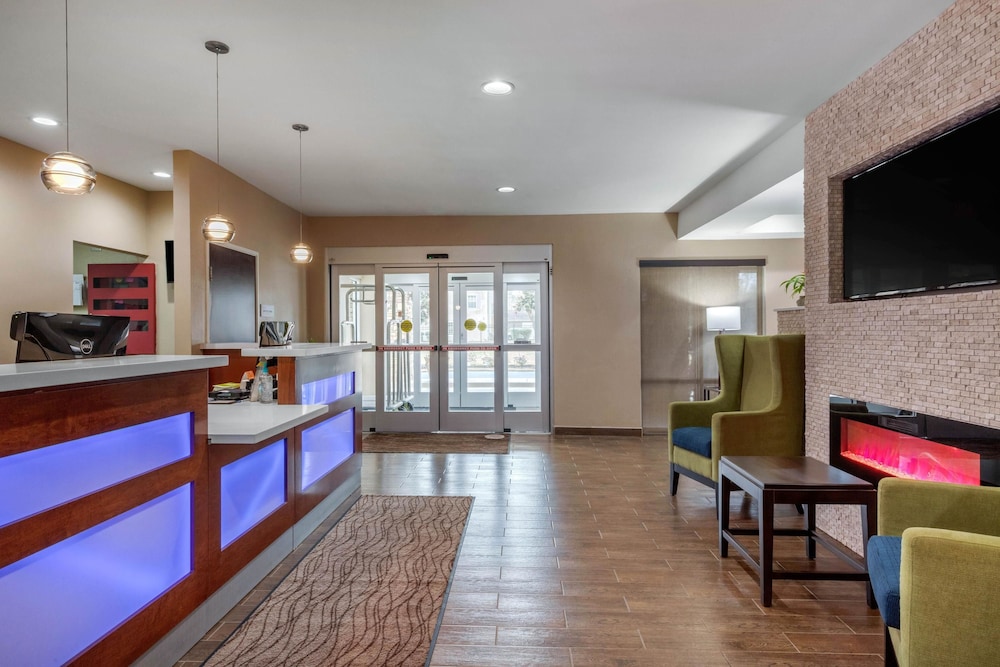 Comfort Inn and Suites Montgomery East Carmichael Rd 37/54