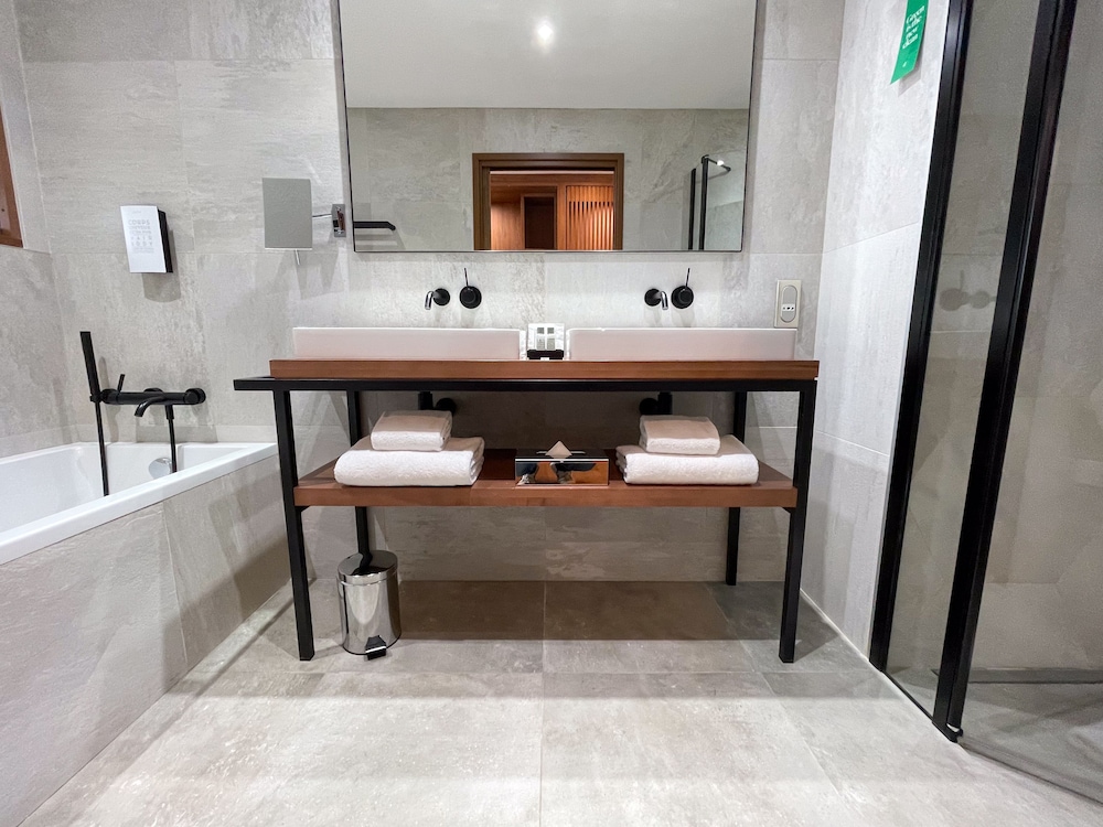Golden Tulip Porto Vecchio 80/81