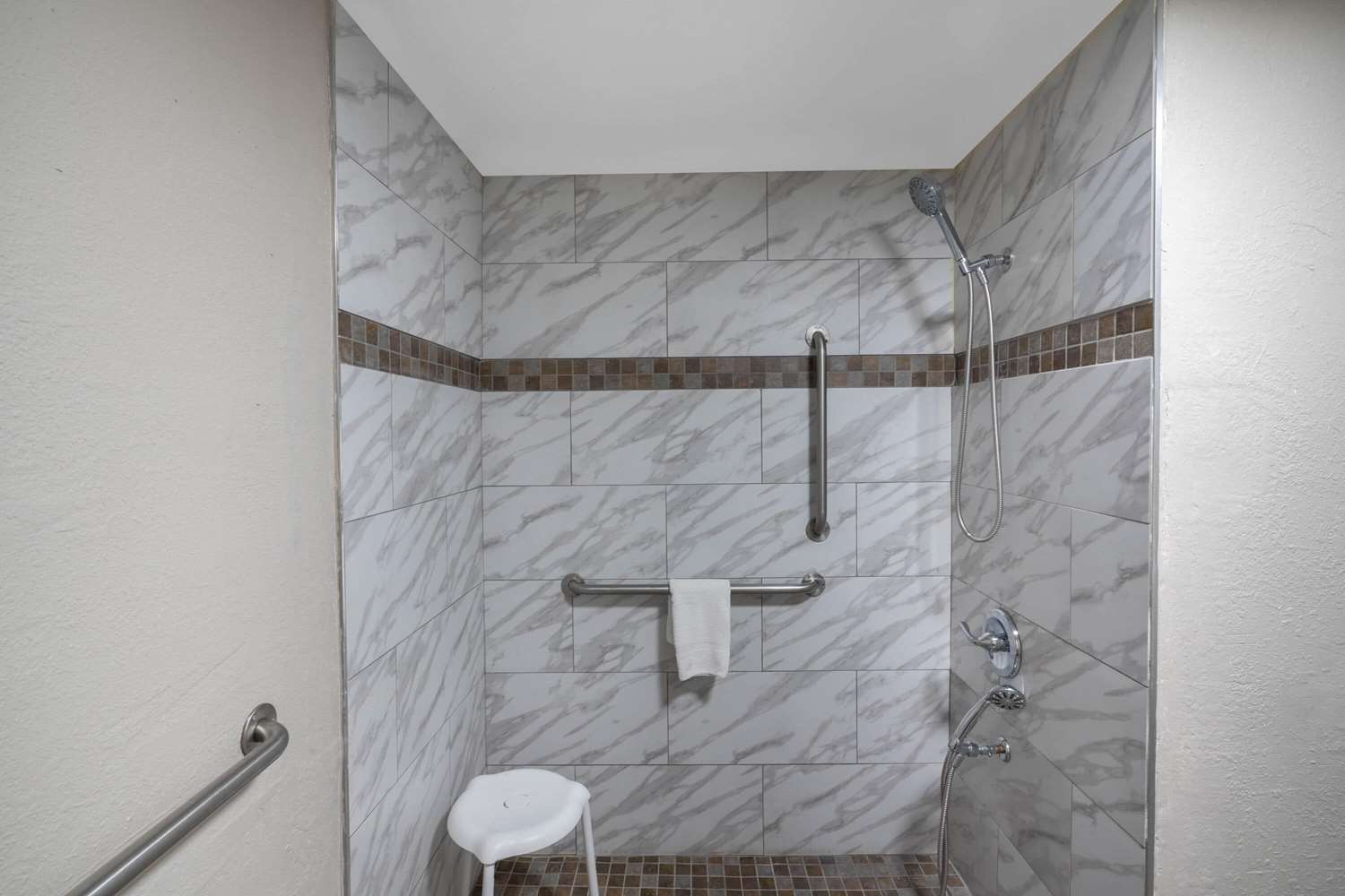 Baymont By Wyndham Murfreesboro 42/42