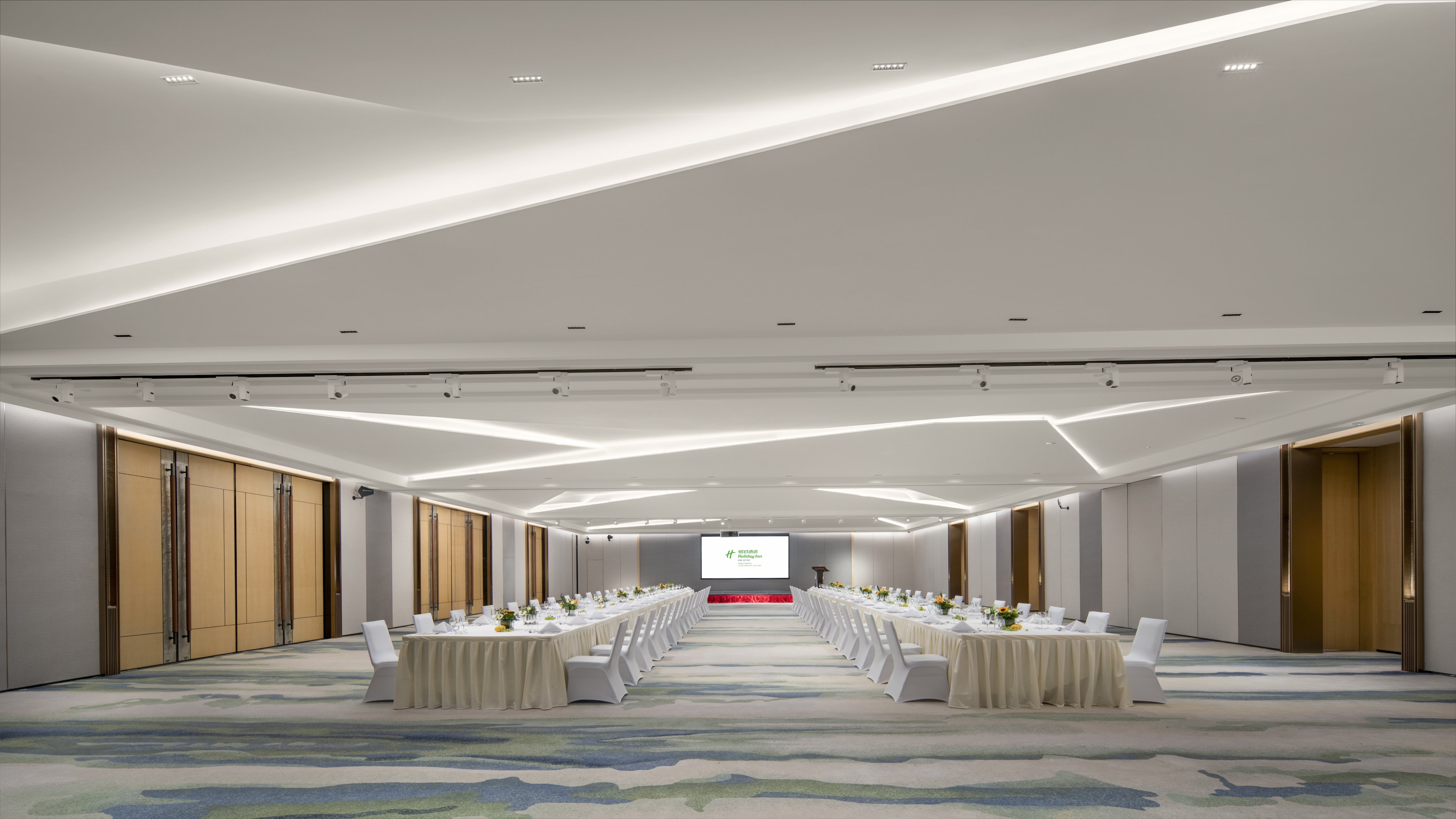 Holiday Inn Qinhuangdao Haigang 27/52