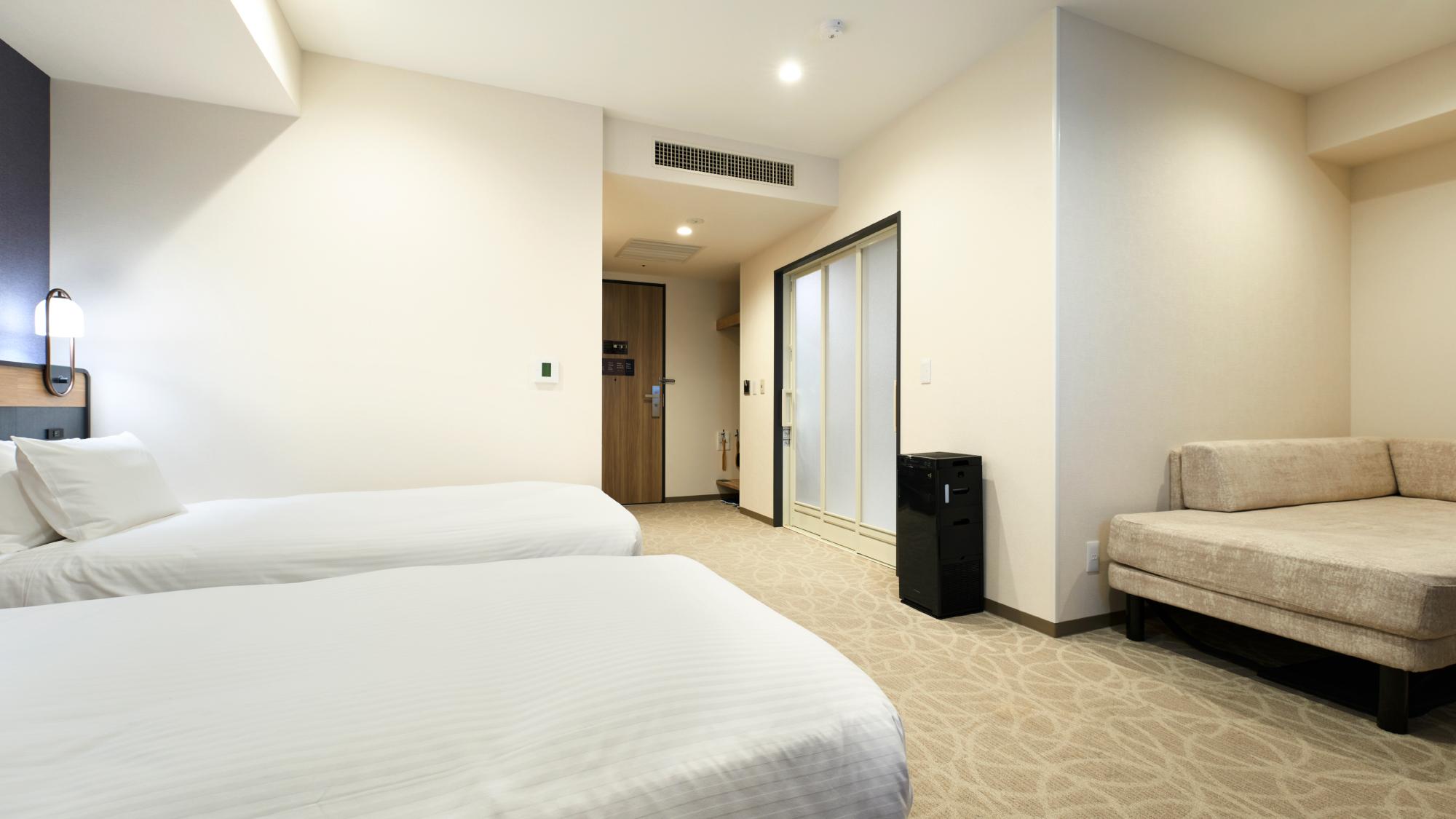Universal, Deluxe, Twin Beds