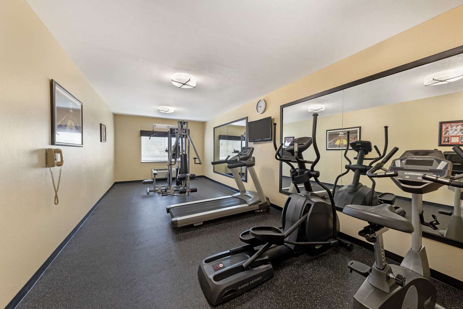 Best Western Greentree Inn & Suites 16/27