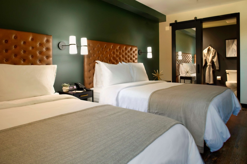 The Lloyd Stamford Tapestry Collection By Hilton 7/48