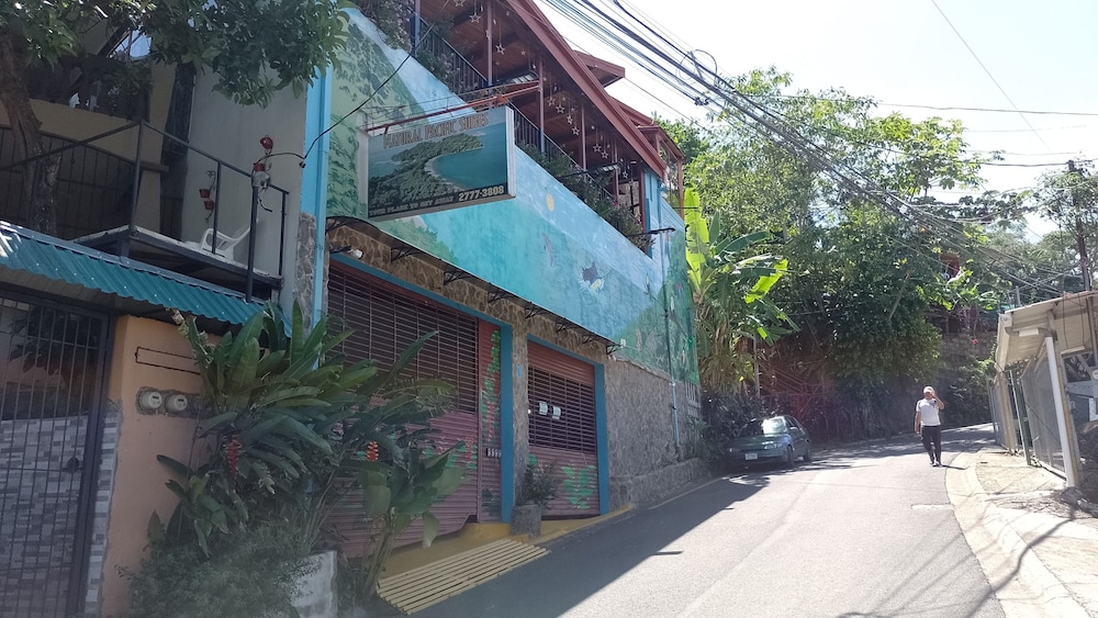 Natural Pacific Suites 1/35