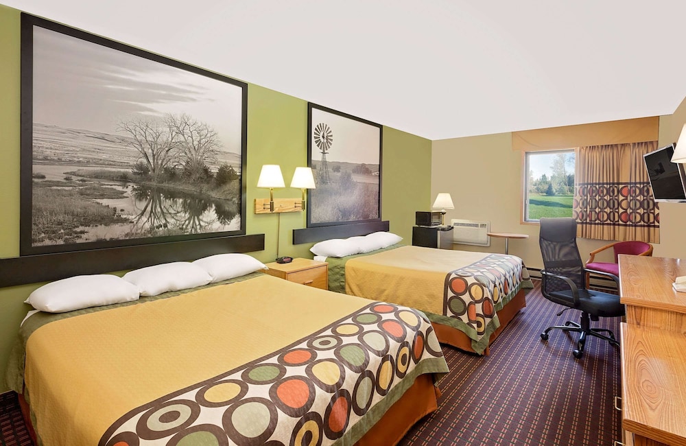 Super 8 by Wyndham Valentine NE 12/63