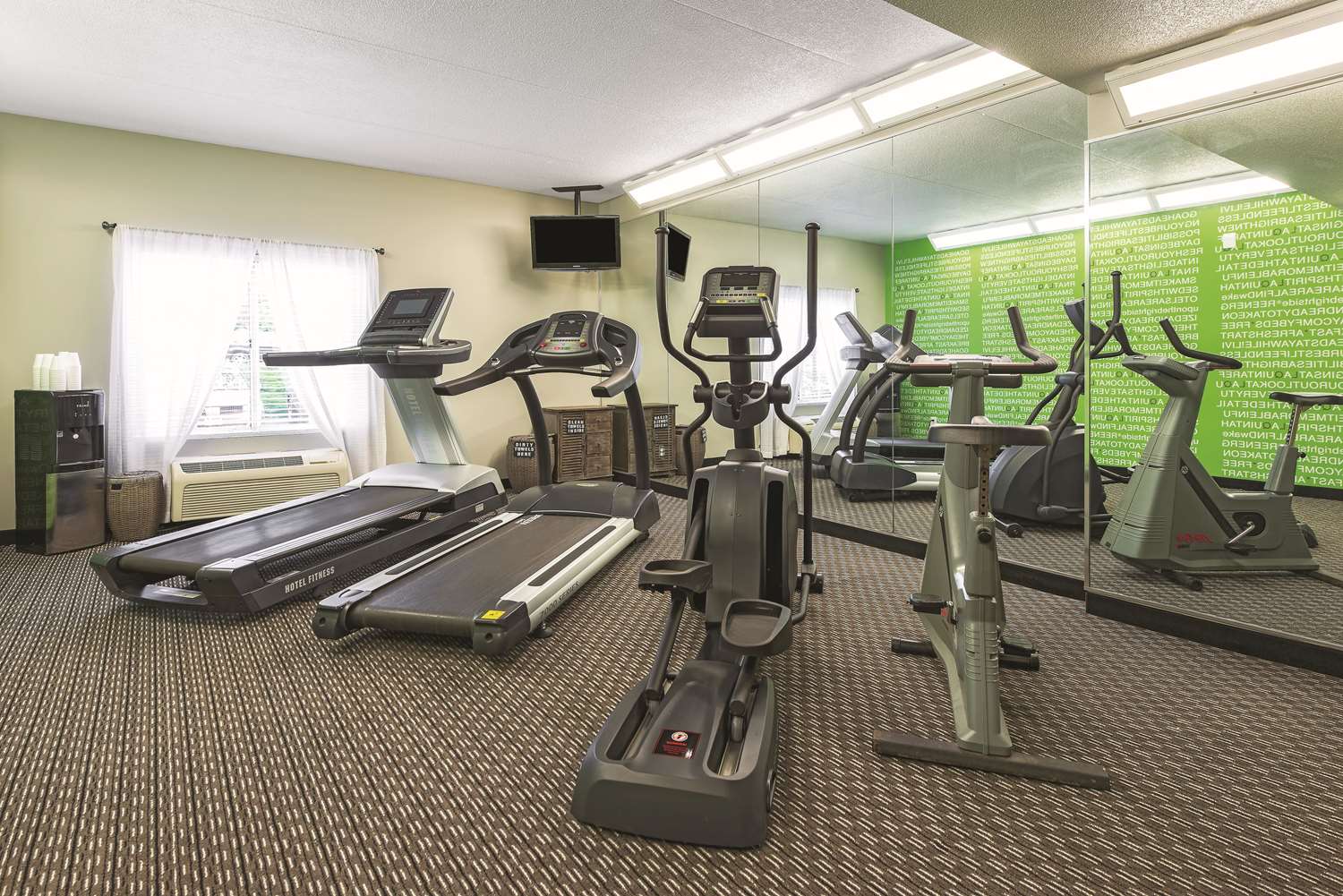 La Quinta Inn Suites St Louis Westport 33/49