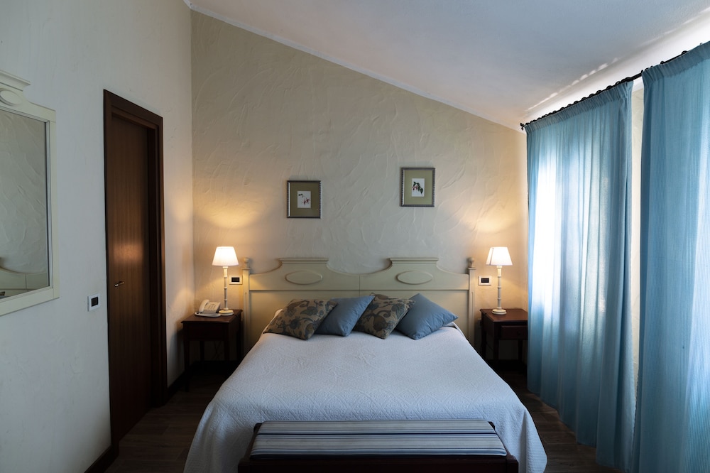 IS BENAS COUNTRY LODGE 24/63