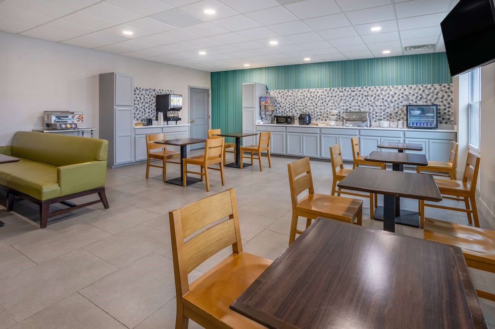 Wingate by Wyndham Waldorf - Washington DC Area 40/48