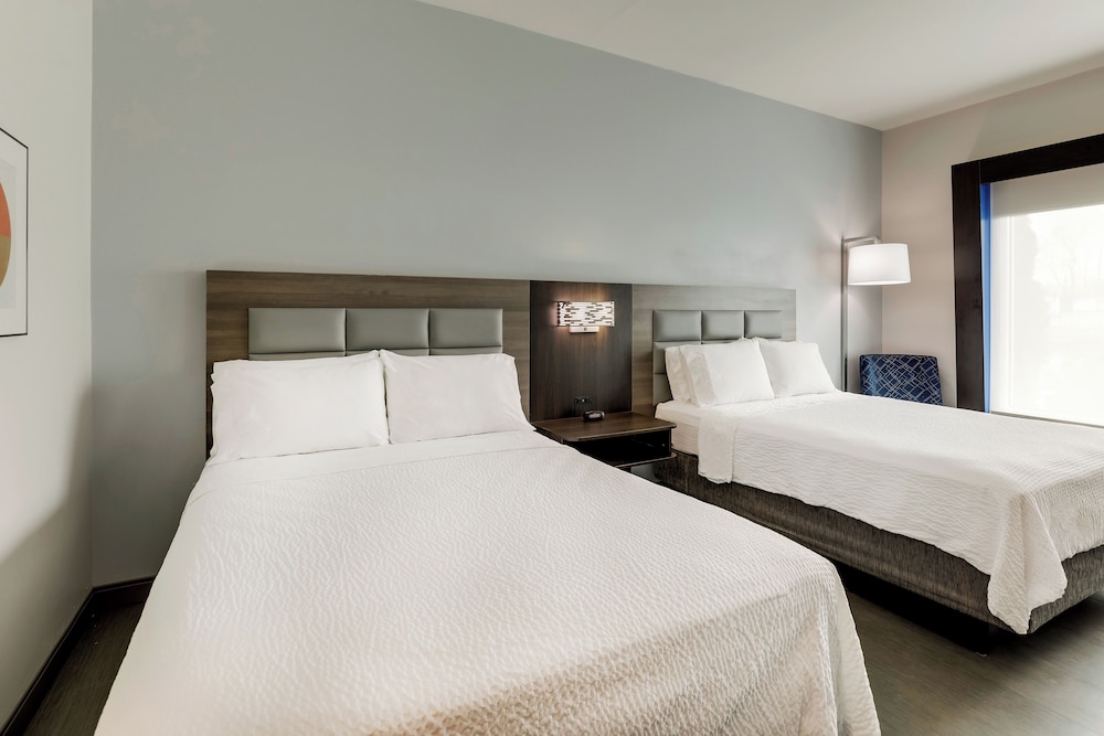 Holiday Inn Express Hotel Suites Richmond 30/67