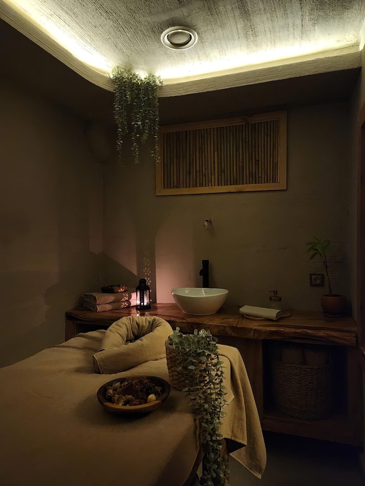 Ozgur Bey Spa Hotel 33/42