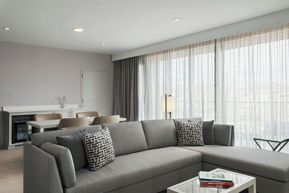 AC Hotel Phoenix North Norterra 25/50