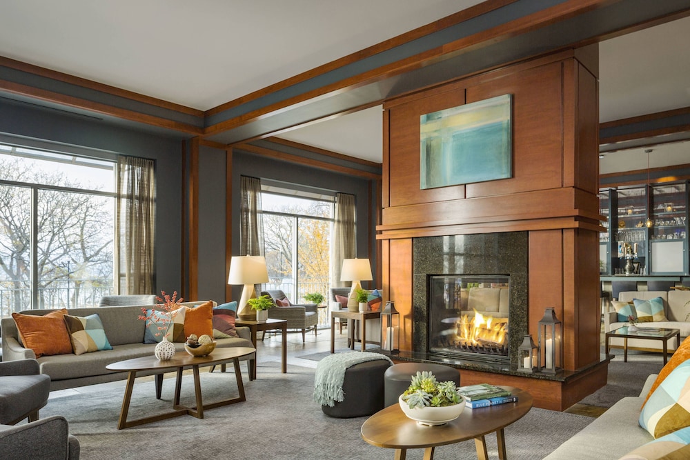 Courtyard Marriott Burlington Harbor 25/48