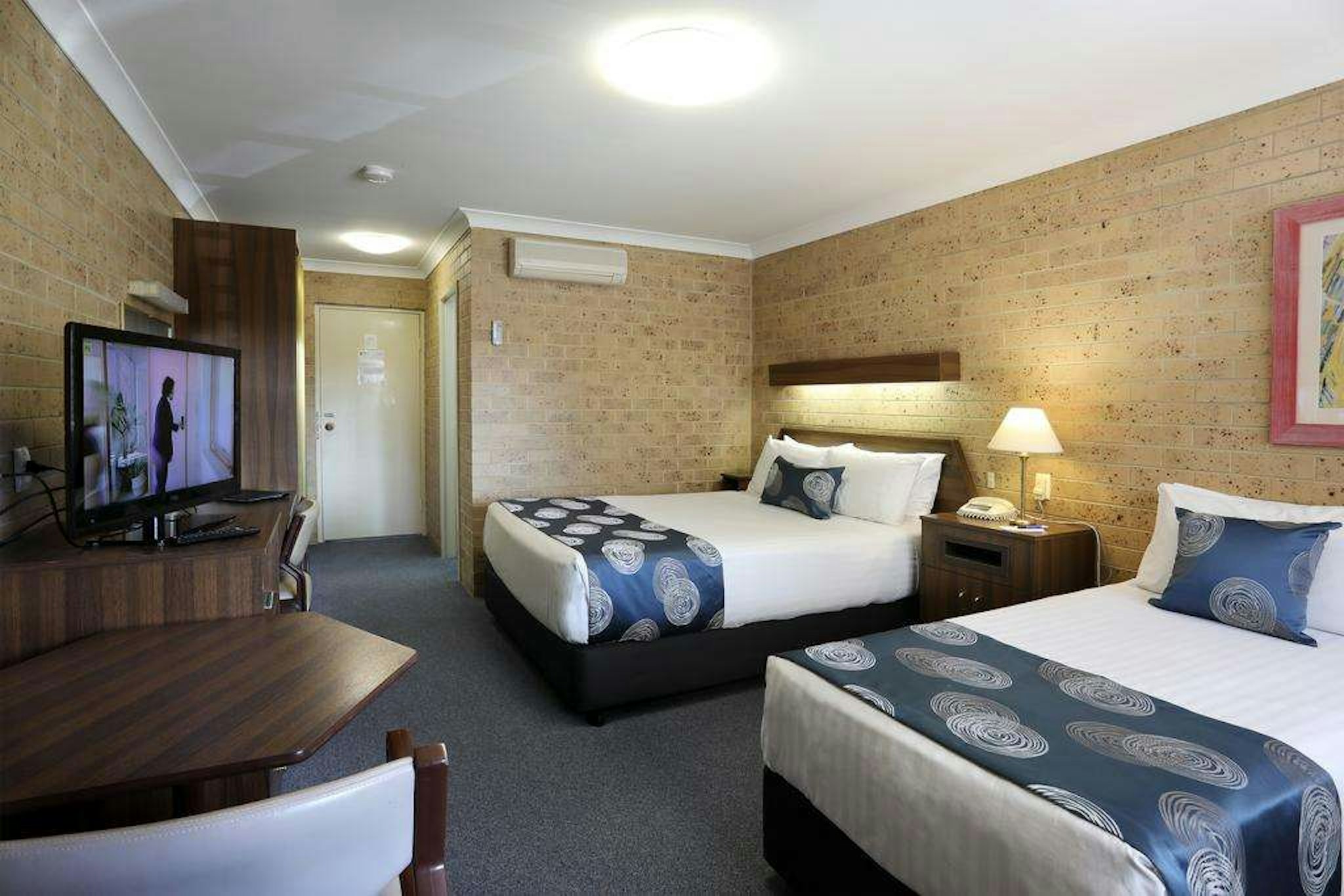 Tamworth Motor Inn 11/47