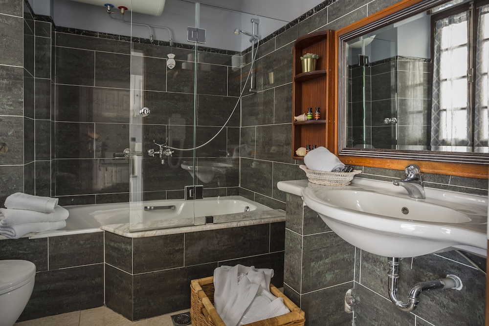 Faros Suites - Adults Only 41/50