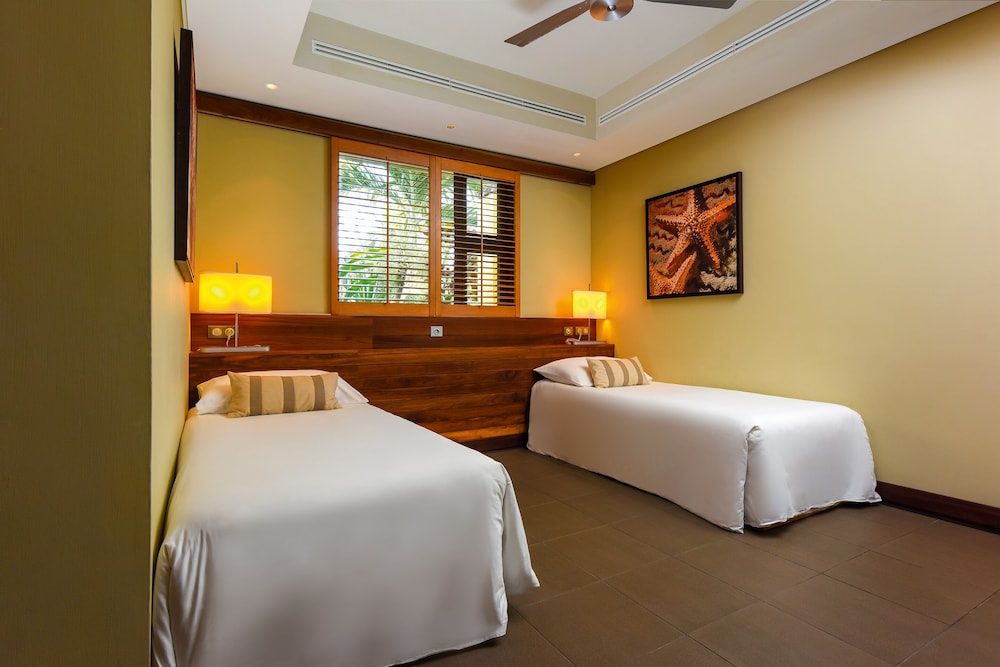 فيلا بسريرين منفصلين وسريرين كينج بـ3 غرف نوم مع أريكة، Trou aux Biches Beachcomber Golf Resort and Spa 4/4