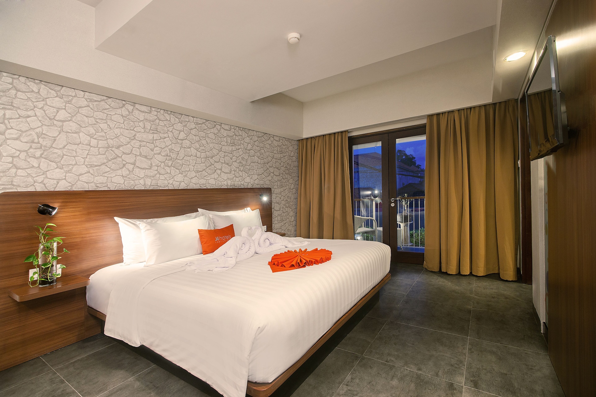 PREMIER, DELUXE, TERRACE, BATHTUB