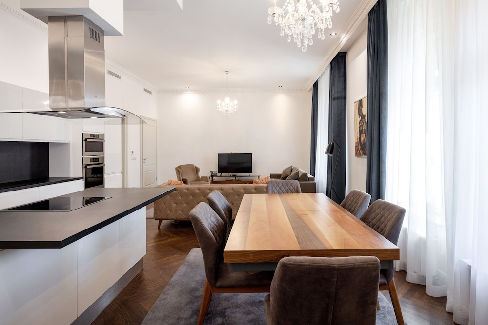 Utto Luxury Suites 43/54