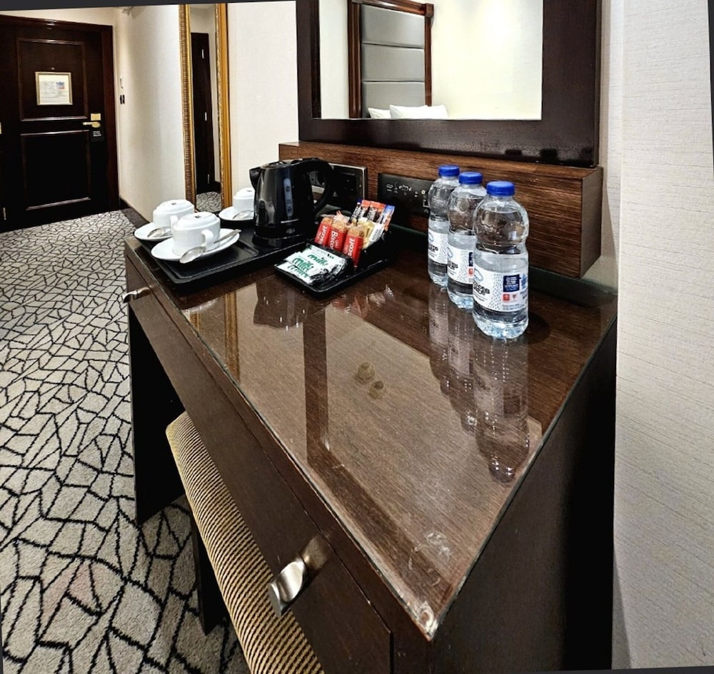 Hyde Park International Hotel 8/65
