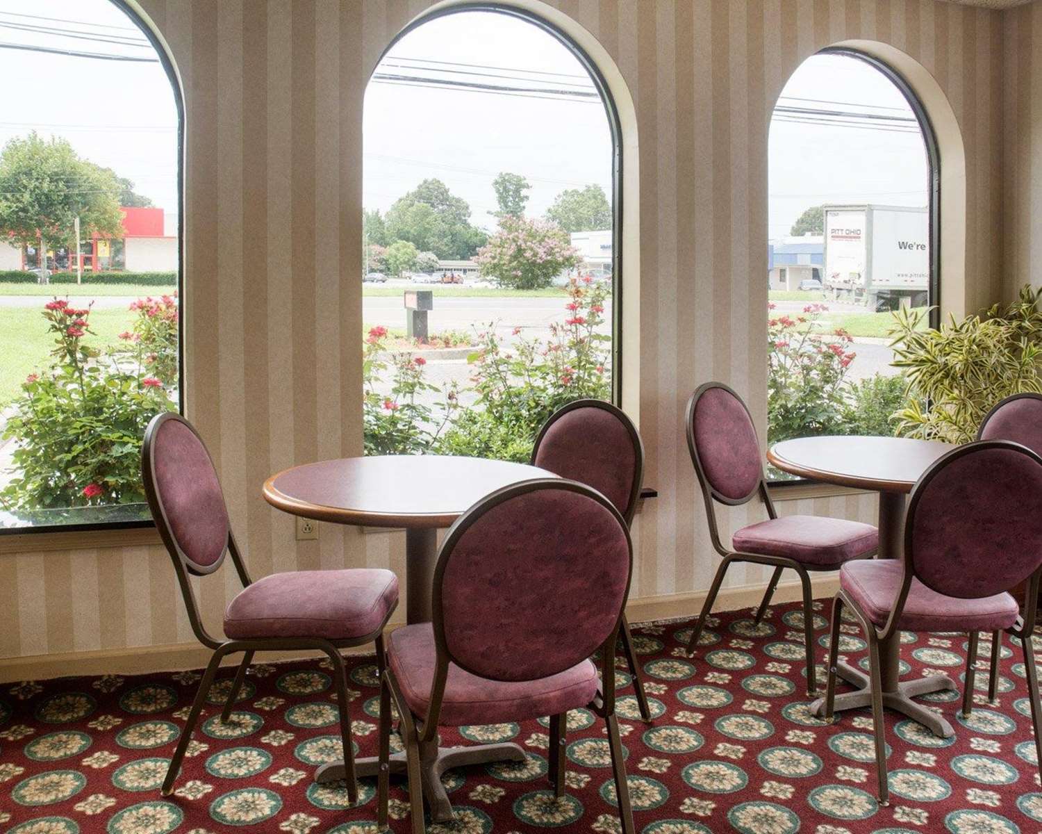 Econo Lodge Chesapeake Route 13 and I-464 9/19