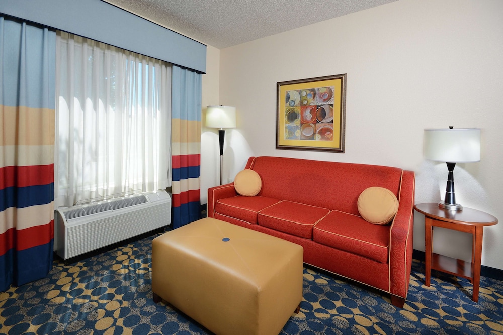 Hampton Inn & Suites Huntersville 27/37