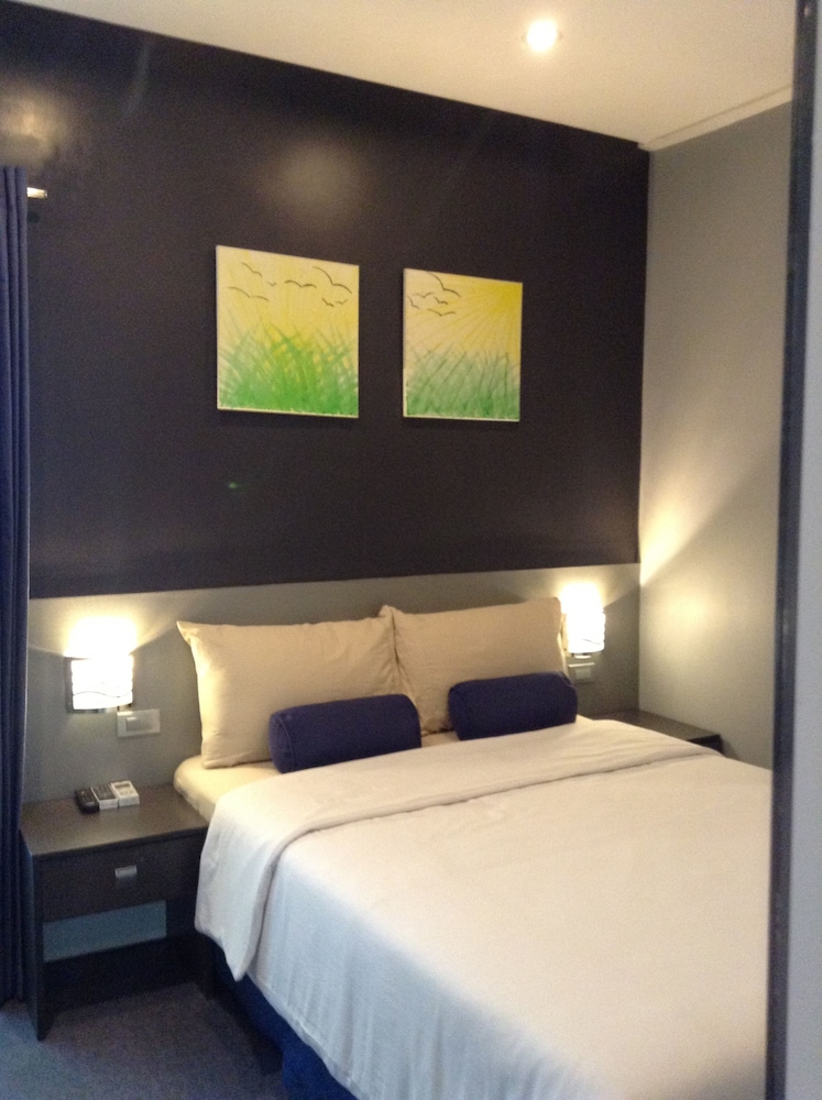 Leez Inn Malate 12/65