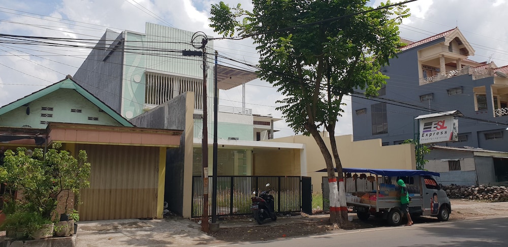 OYO 2753 Irma's Residence 37/44
