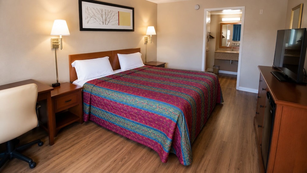 Segovia Lodge Junction TX I -10 8/53